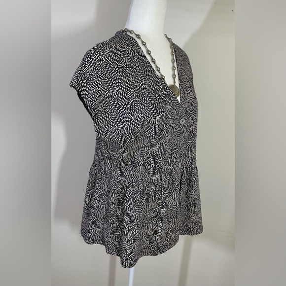 Next sz 10 top in a silky feel fabric black with white with a peplum button down - Picture 10 of 13